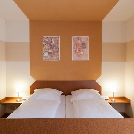 Hotel Garni Haus Zum Gutenberg Hallbergmoos Kültér fotó