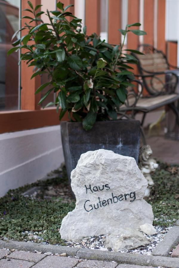 Hotel Garni Haus Zum Gutenberg Hallbergmoos Kültér fotó